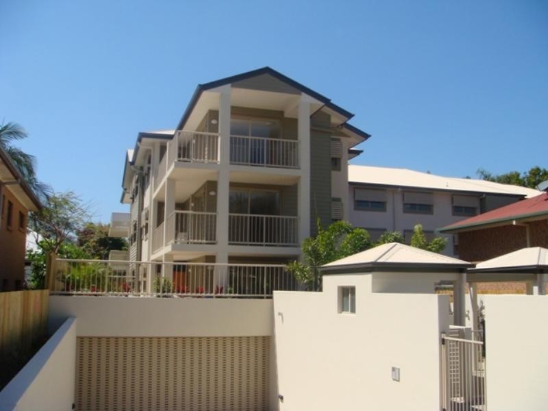 4/13D Wyndham Avenue, Southport QLD 4215