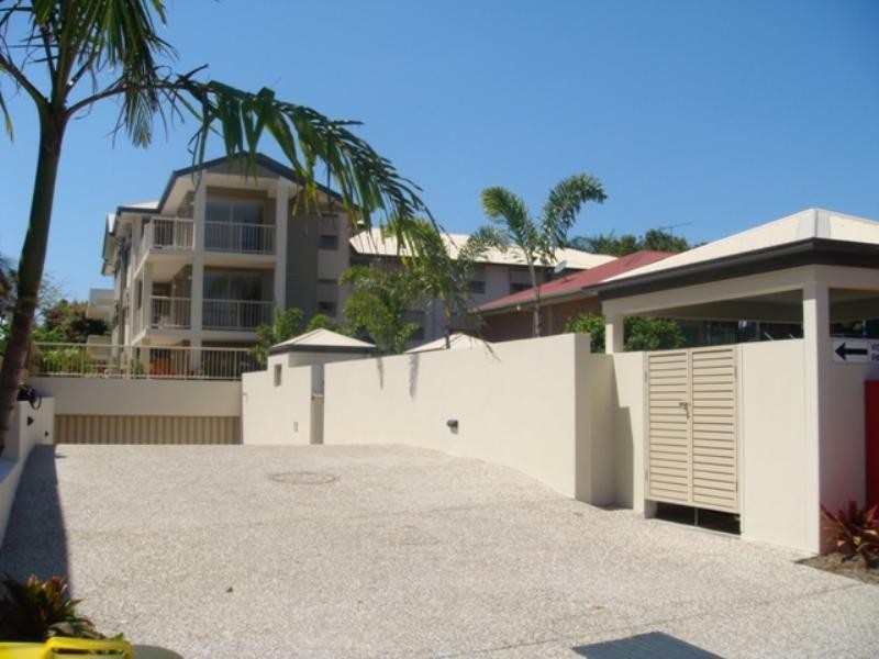 4/13D Wyndham Avenue, Southport QLD 4215