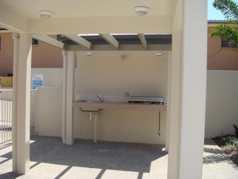 4/13D Wyndham Avenue, Southport QLD 4215