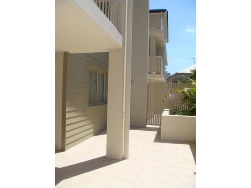 4/13D Wyndham Avenue, Southport QLD 4215