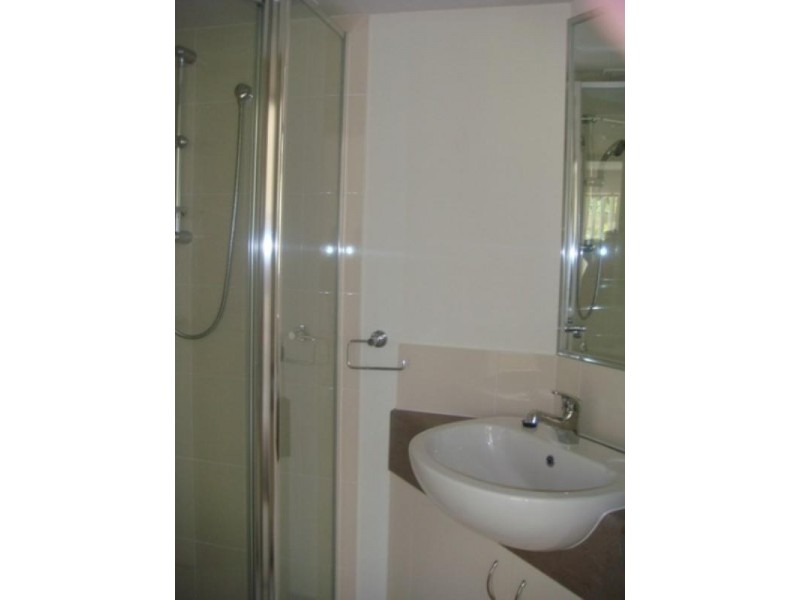 4/13D Wyndham Avenue, Southport QLD 4215