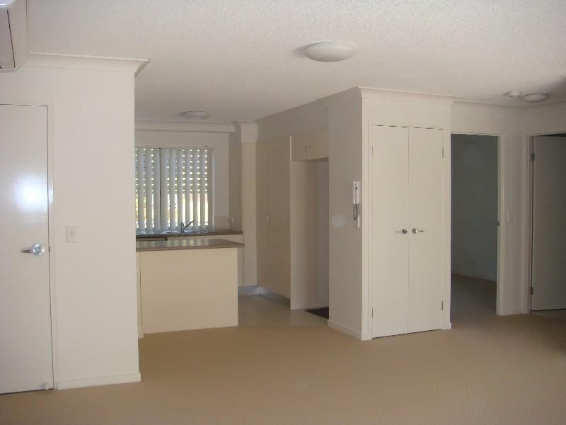 4/13D Wyndham Avenue, Southport QLD 4215