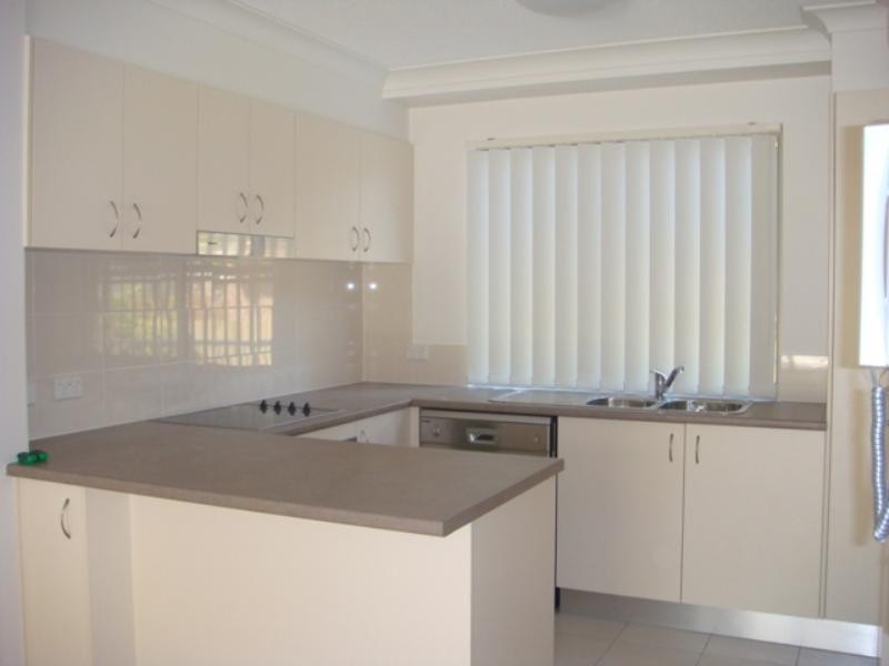 4/13D Wyndham Avenue, Southport QLD 4215