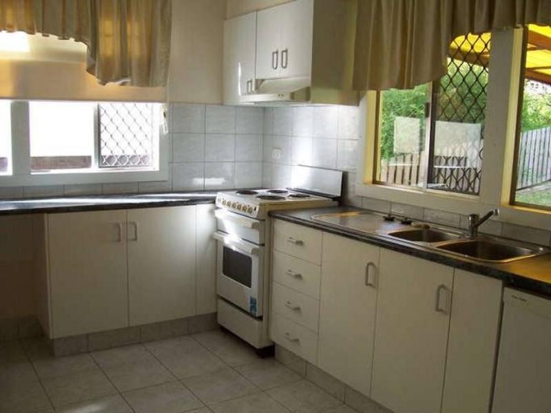 14 Kathleen Avenue, Southport QLD 4215