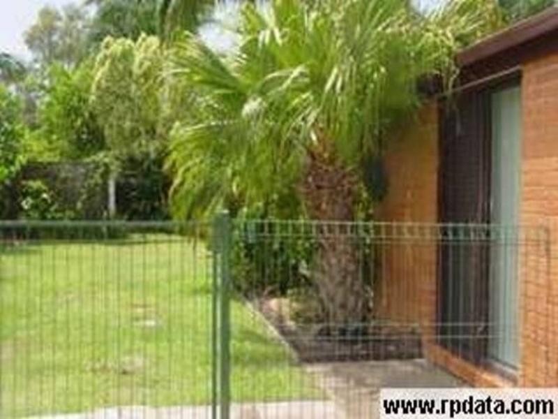 1/4 Elm Court, Labrador QLD 4215