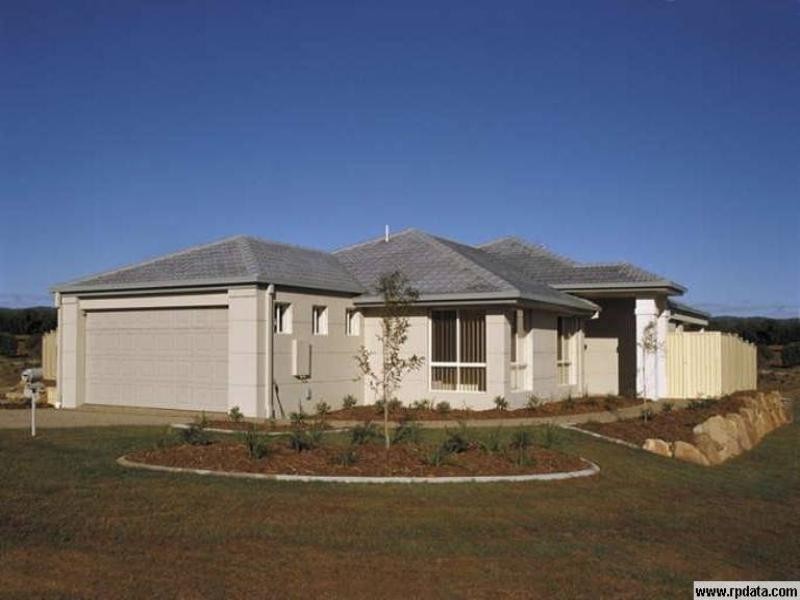88 Tee Trees Boulevard, Arundel QLD 4214