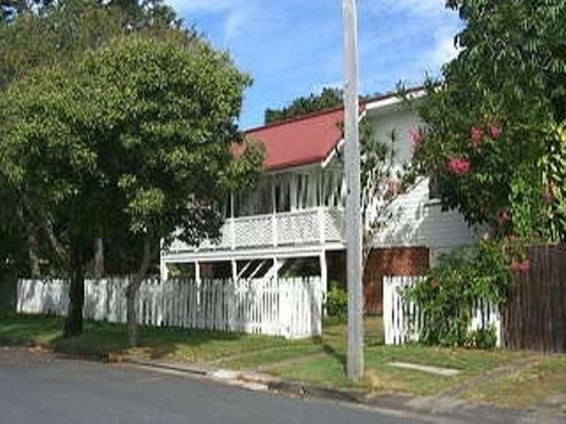 4 Bright Avenue, Labrador QLD 4215