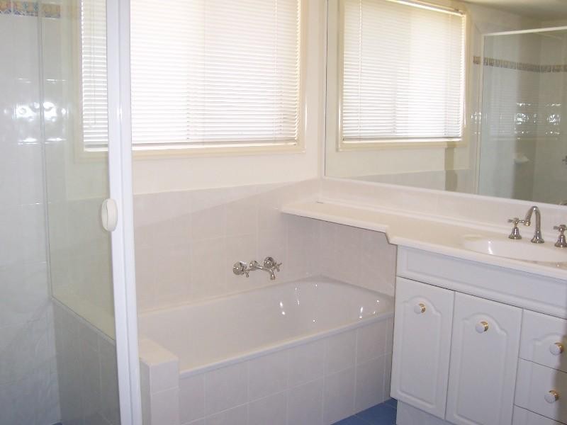 3 Worthing Court, Arundel QLD 4214