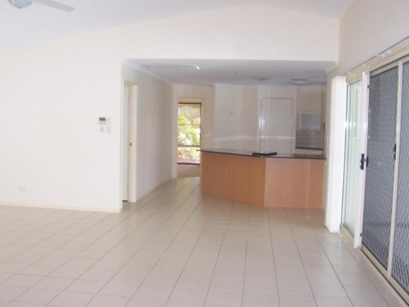 3 Worthing Court, Arundel QLD 4214