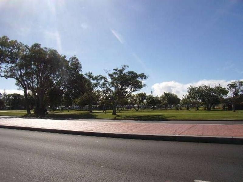 13/140 Marine Parade, Southport QLD 4215