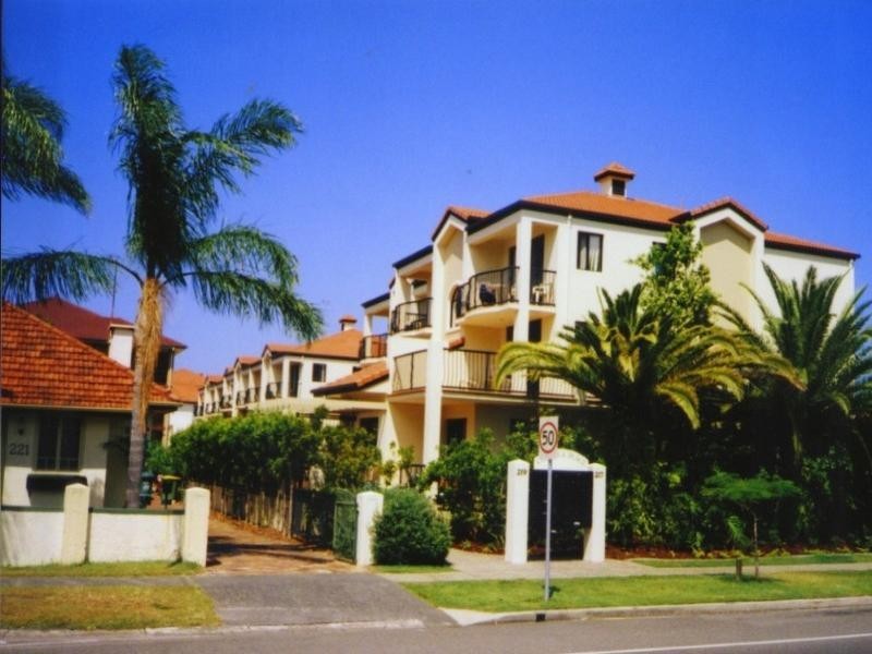 31/217 Scarborough Street, Southport QLD 4215