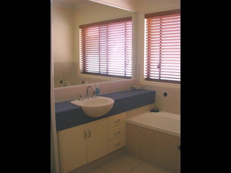 77 Arun Drive, Arundel QLD 4214