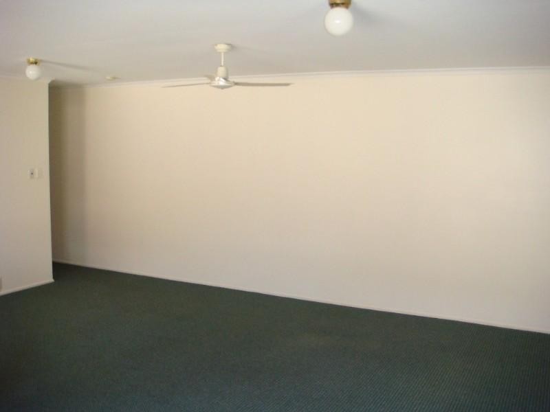 1/120 Kumbari Avenue, Labrador QLD 4215