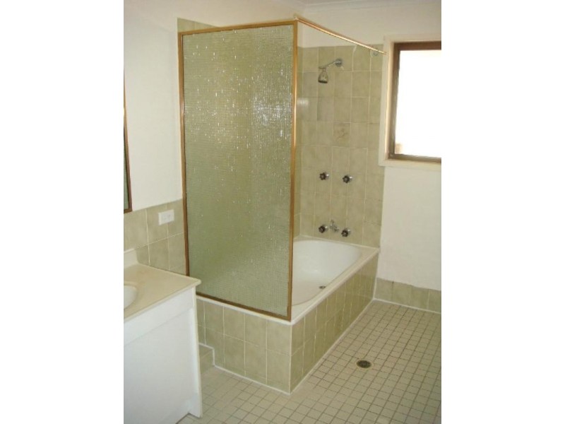 1/120 Kumbari Avenue, Labrador QLD 4215