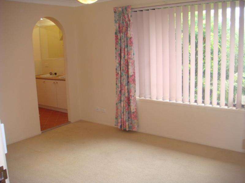 2 Hosea Street, Southport QLD 4215