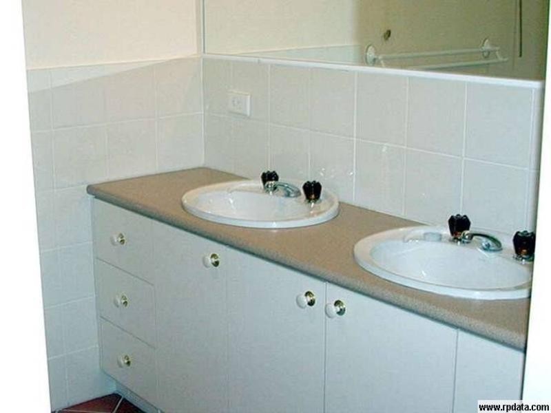 2 Hosea Street, Southport QLD 4215