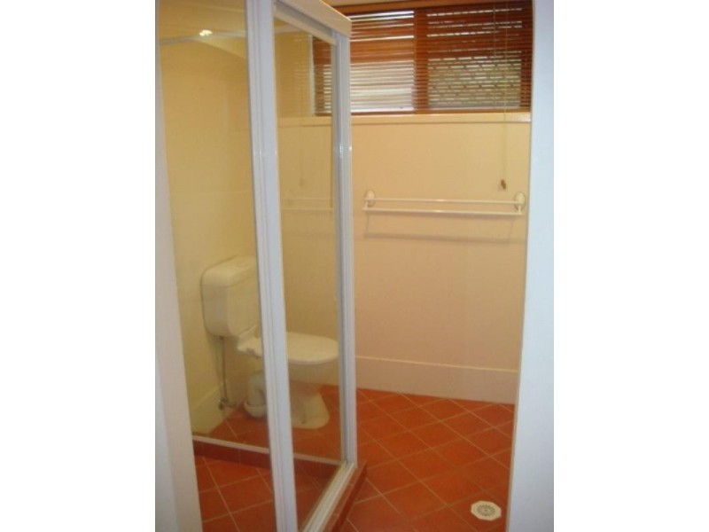 2 Hosea Street, Southport QLD 4215