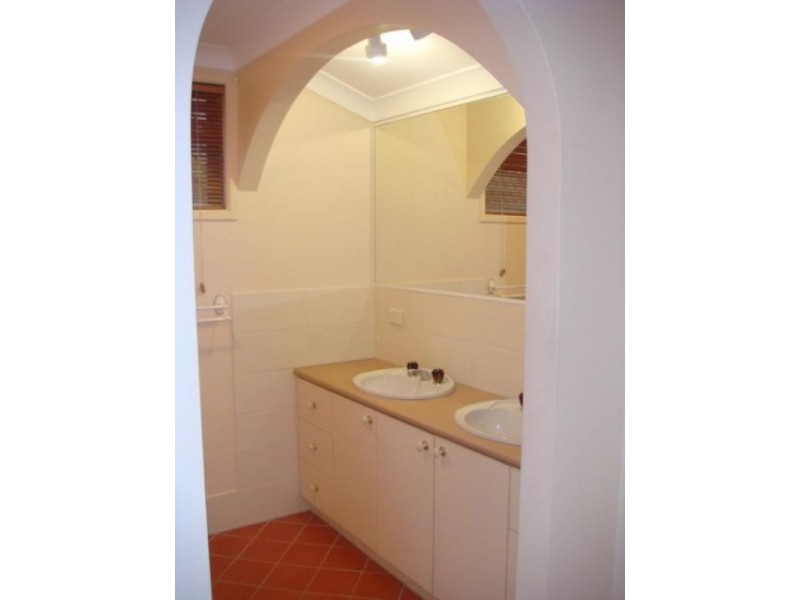 2 Hosea Street, Southport QLD 4215