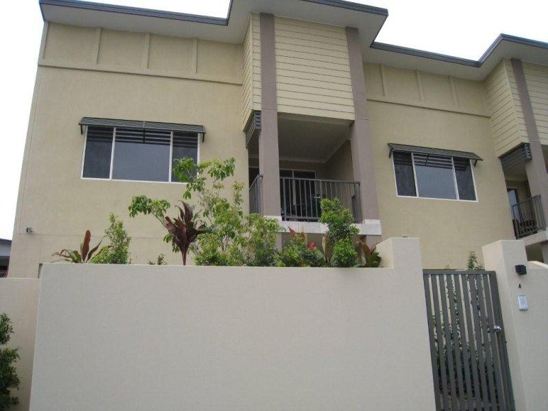 1/14 Minnie Street, Southport QLD 4215