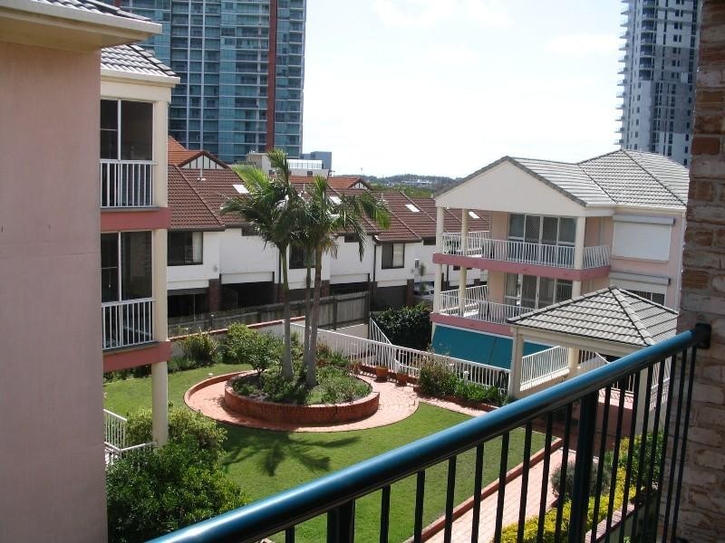 13/47 Bauer Street, Southport QLD 4215