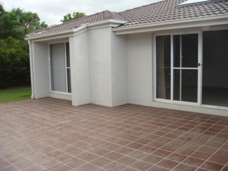 4 Nara Crescent, Oxenford QLD 4210