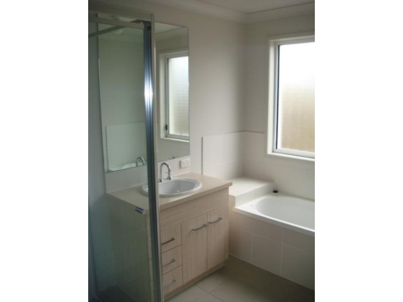 4 Nara Crescent, Oxenford QLD 4210