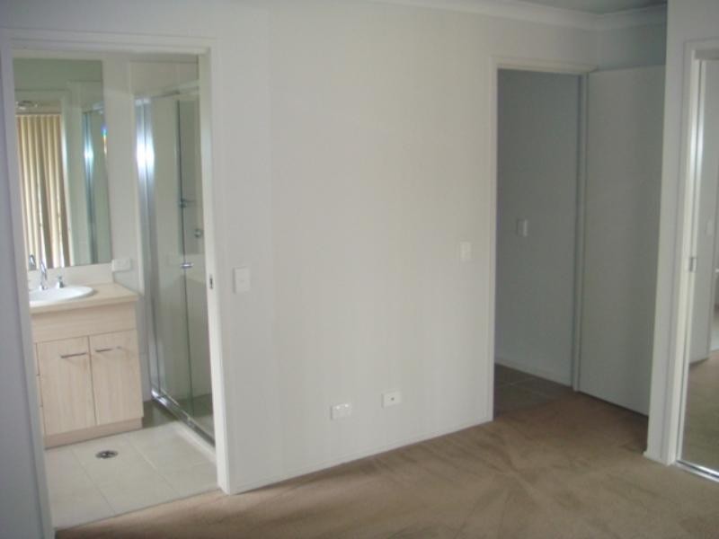 4 Nara Crescent, Oxenford QLD 4210