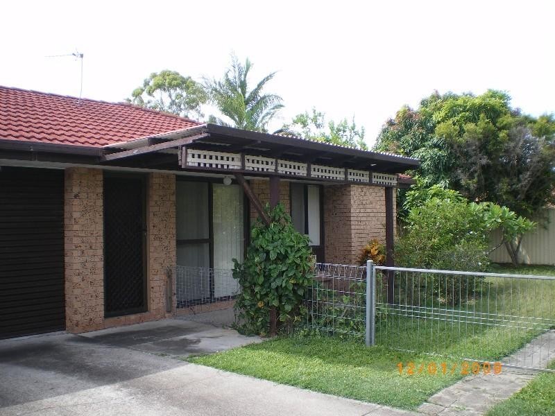 2/11 Stephenson Street, Labrador QLD 4215