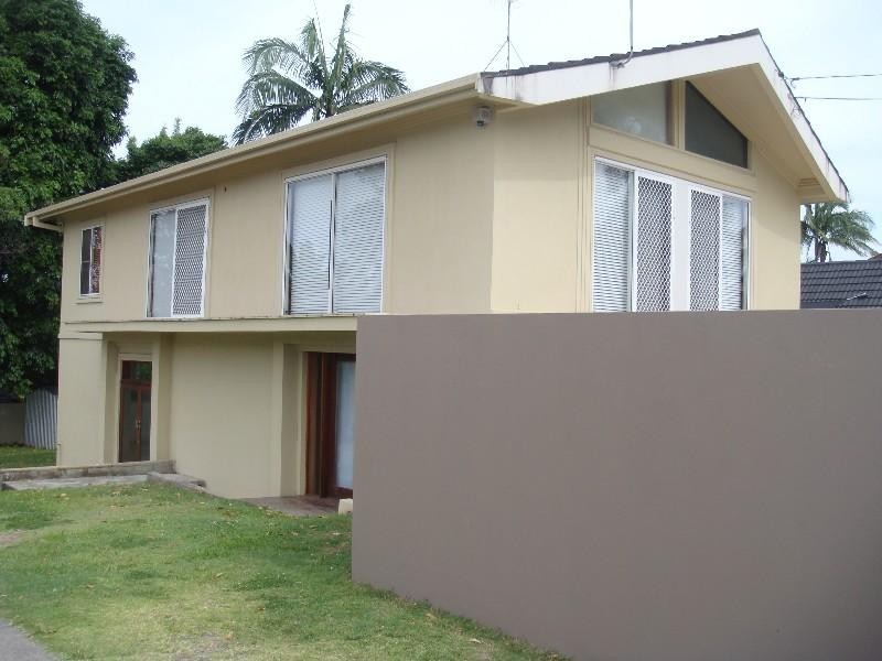 7 Hillview Parade, Ashmore QLD 4214