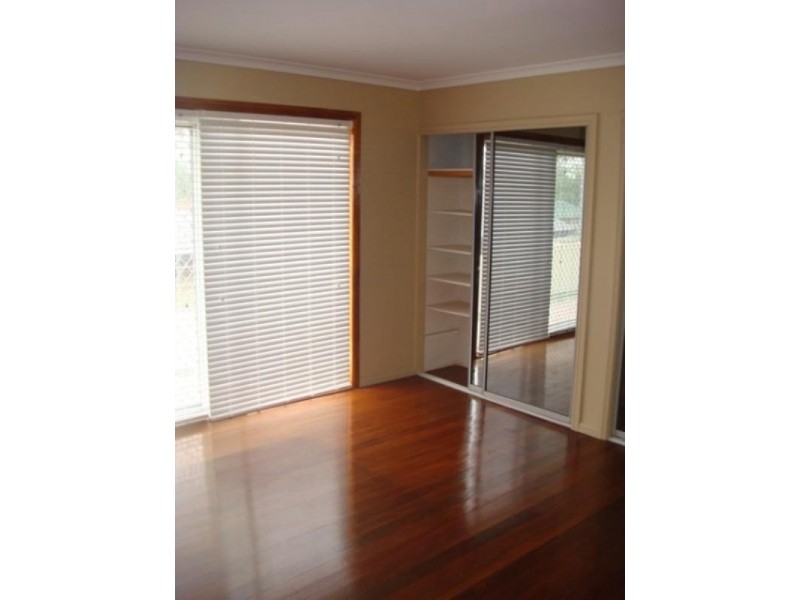 7 Hillview Parade, Ashmore QLD 4214