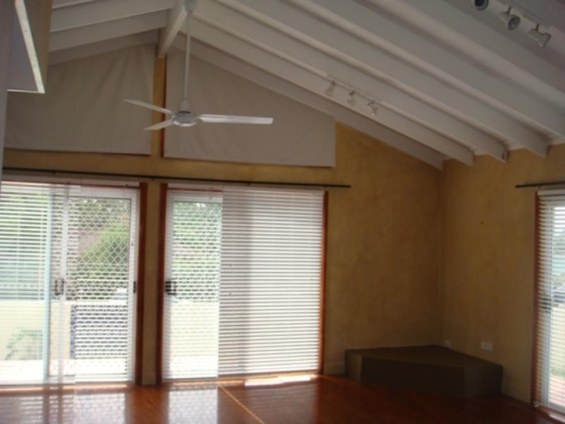 7 Hillview Parade, Ashmore QLD 4214