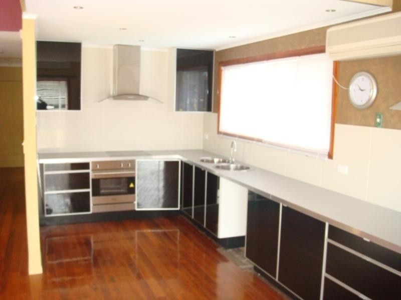 7 Hillview Parade, Ashmore QLD 4214