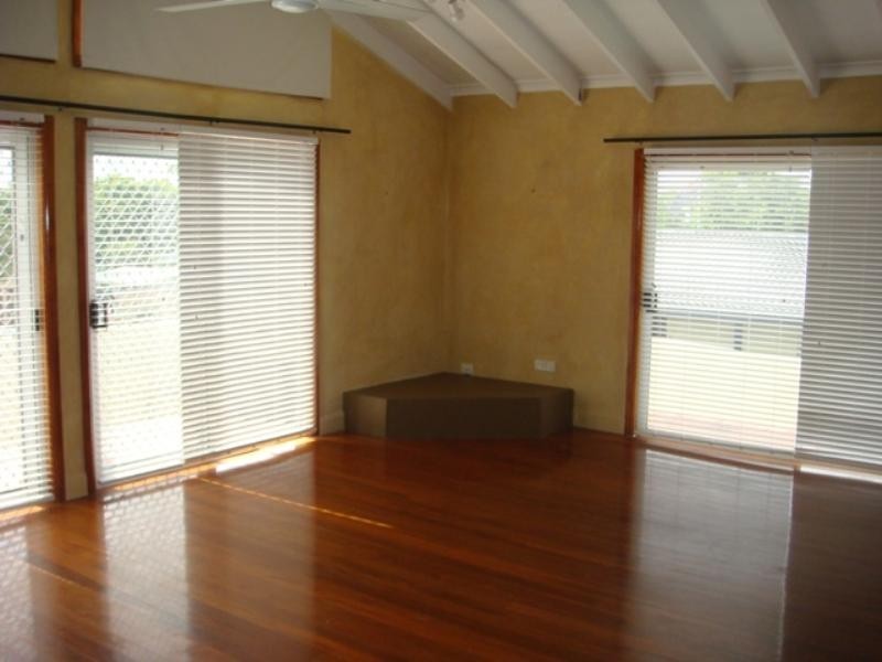 7 Hillview Parade, Ashmore QLD 4214