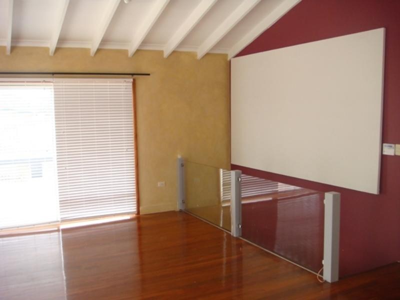 7 Hillview Parade, Ashmore QLD 4214