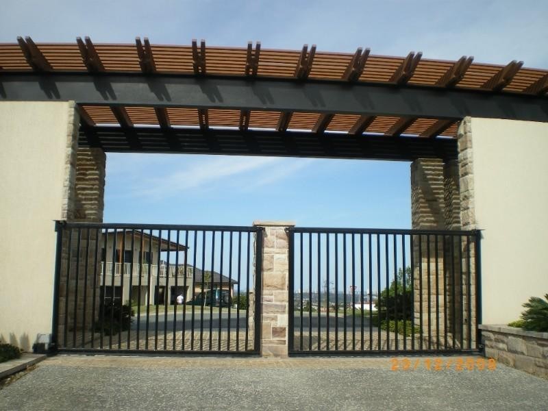 2 Ridgeline Way, Highland Park QLD 4211