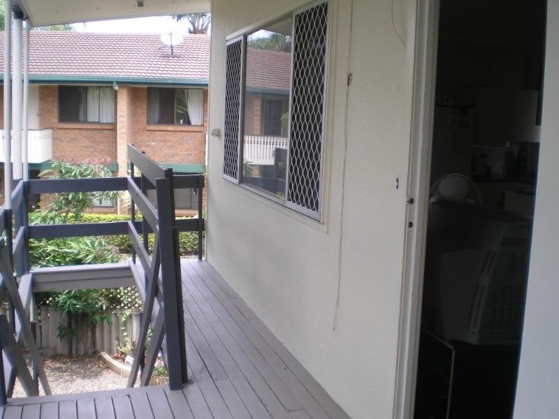 6/8 Robert Street, Labrador QLD 4215