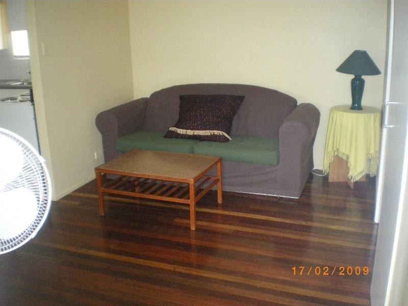 6/8 Robert Street, Labrador QLD 4215