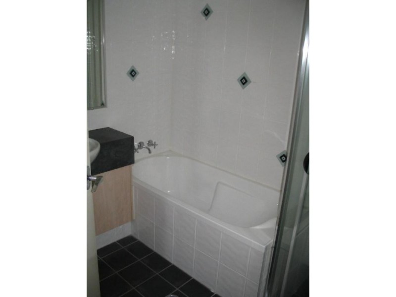 1/214 Queen Street, Southport QLD 4215