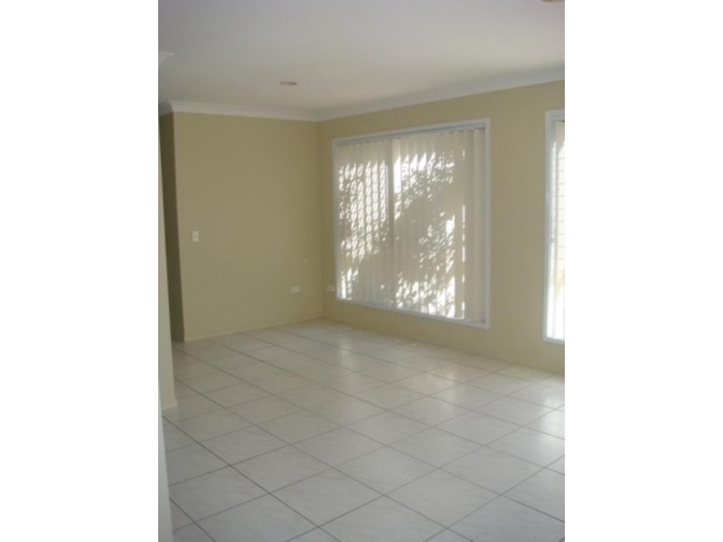162 Greenacre Drive, Arundel QLD 4214