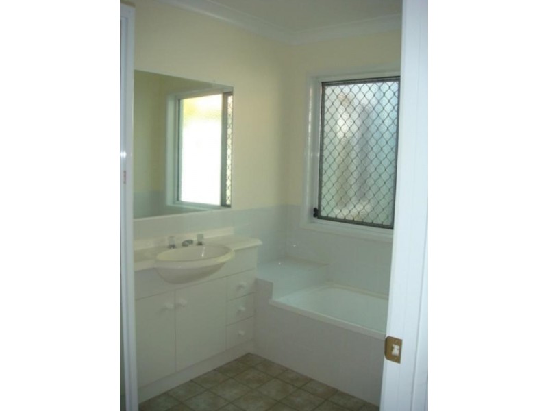 162 Greenacre Drive, Arundel QLD 4214