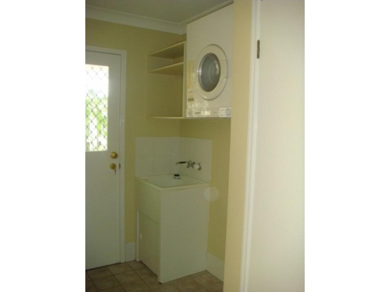 162 Greenacre Drive, Arundel QLD 4214