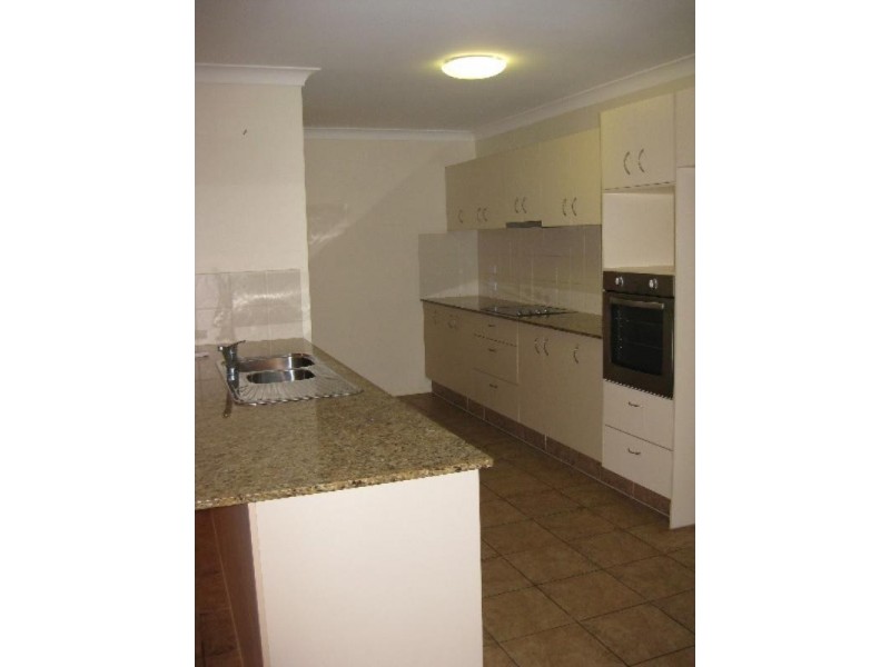 8 Noelene Lane, Arundel QLD 4214