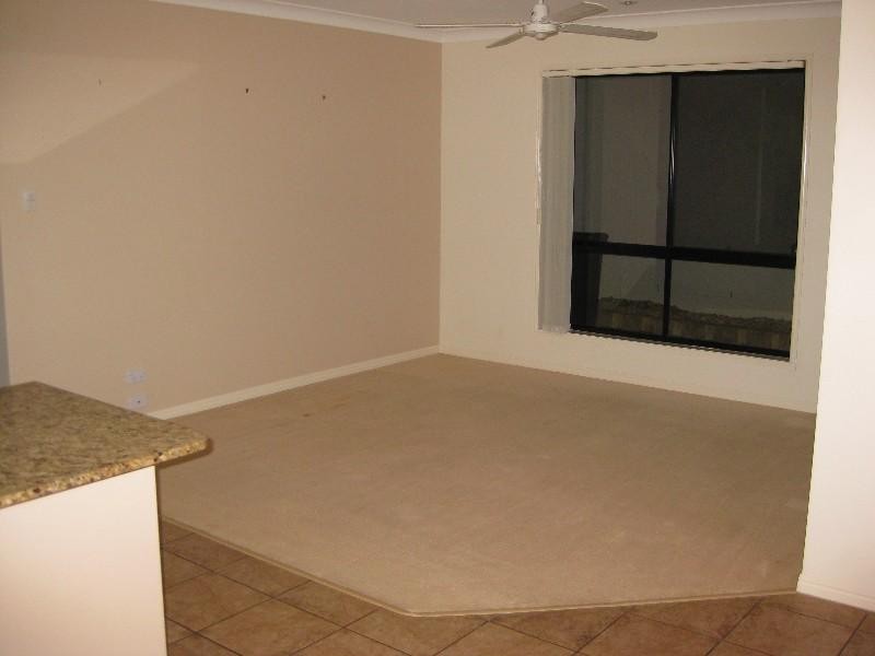 8 Noelene Lane, Arundel QLD 4214