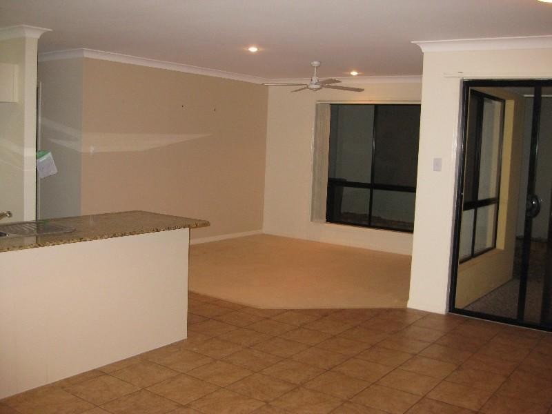 8 Noelene Lane, Arundel QLD 4214