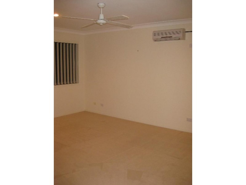 8 Noelene Lane, Arundel QLD 4214