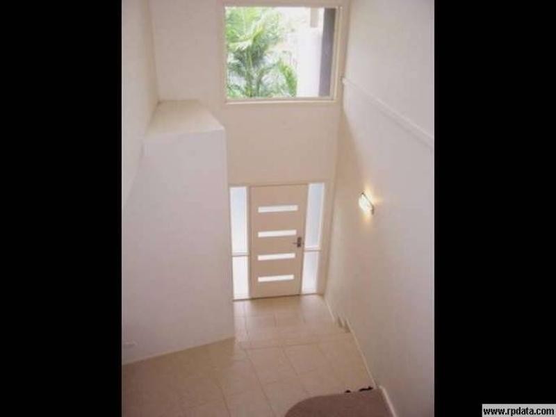 2/58 Bayview Street, Runaway Bay QLD 4216