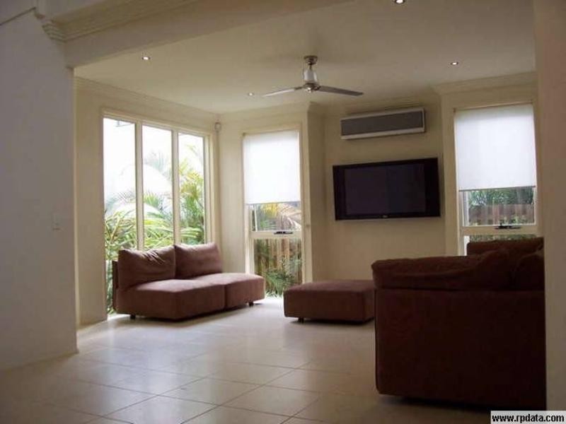 2/58 Bayview Street, Runaway Bay QLD 4216