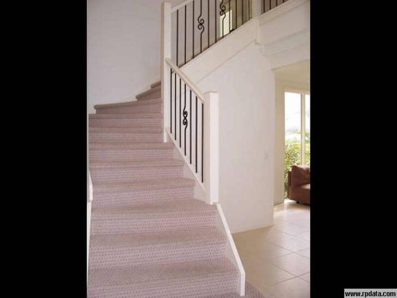 2/58 Bayview Street, Runaway Bay QLD 4216