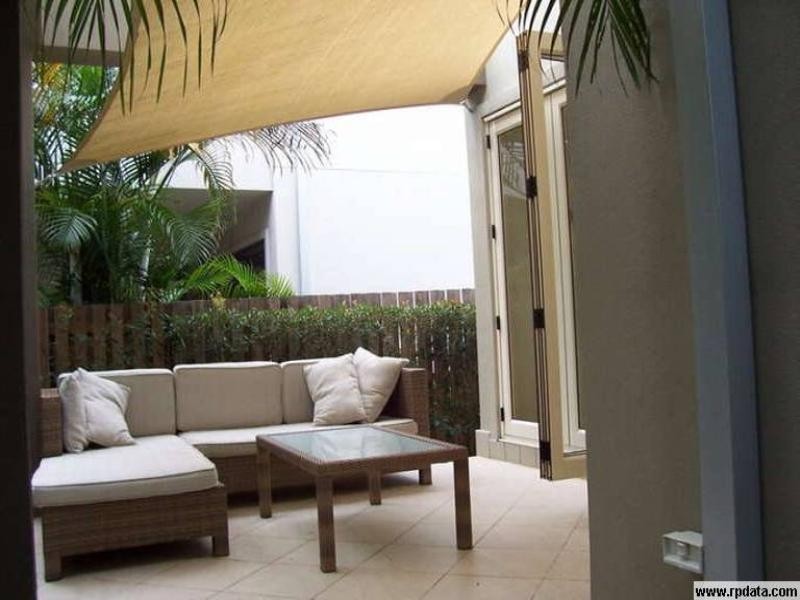 2/58 Bayview Street, Runaway Bay QLD 4216