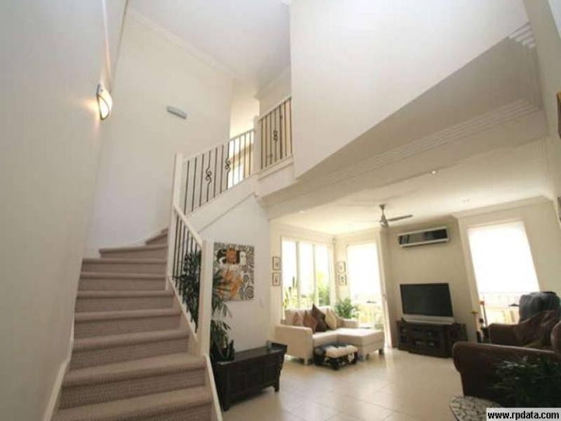 2/58 Bayview Street, Runaway Bay QLD 4216